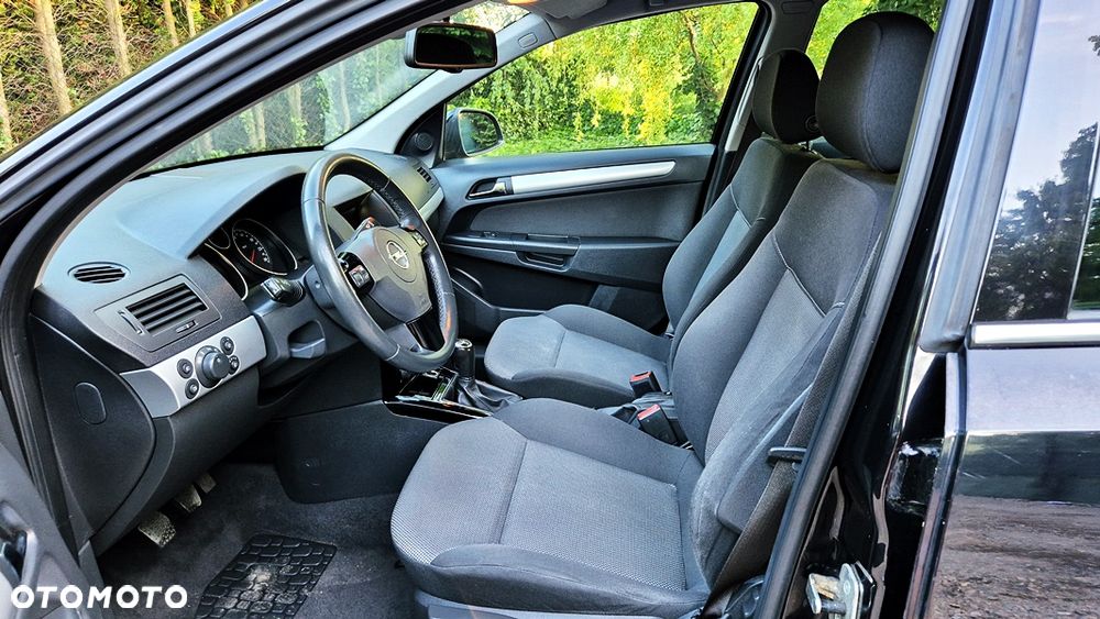 Opel Astra 1.6 NAVI - 33