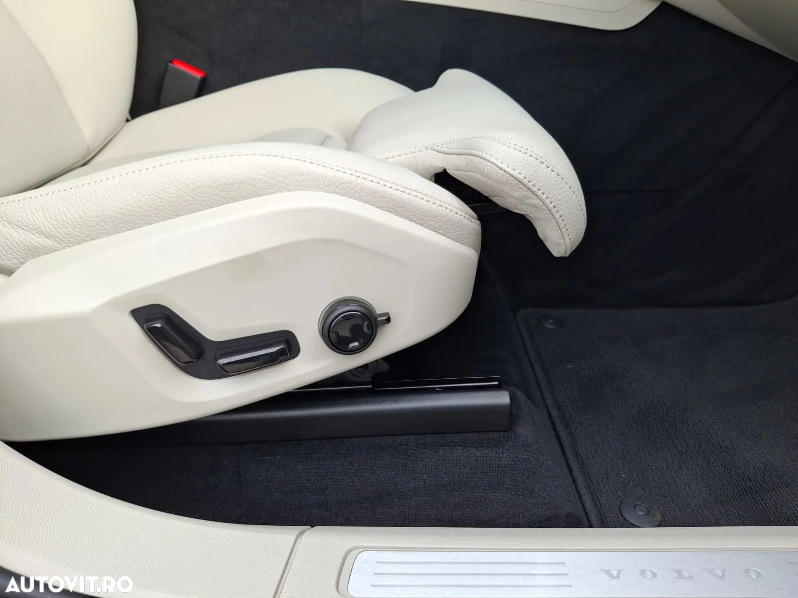 Volvo XC 60 B4 D AWD Ultimate Bright - 23