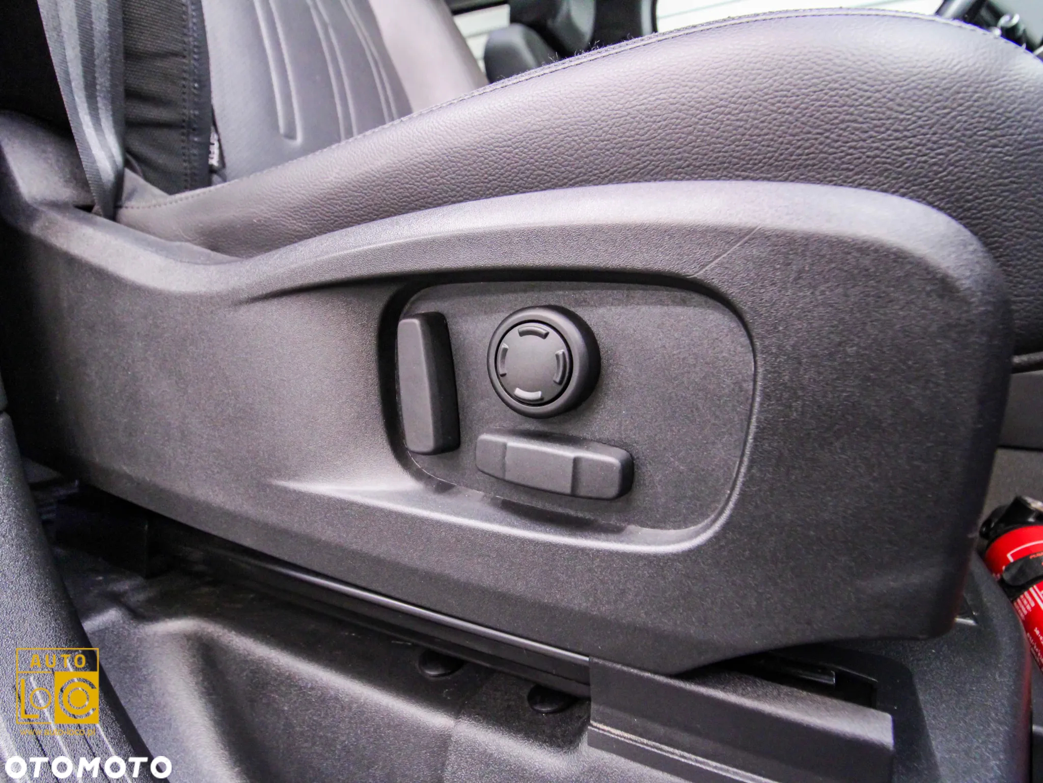 Land Rover Defender - 33