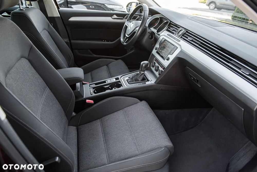 Volkswagen Passat - 32