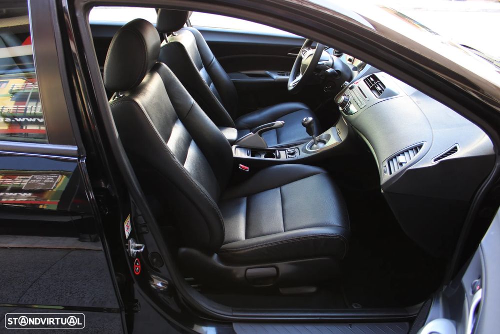 Honda Civic 1.8 Executive NAVI - 31