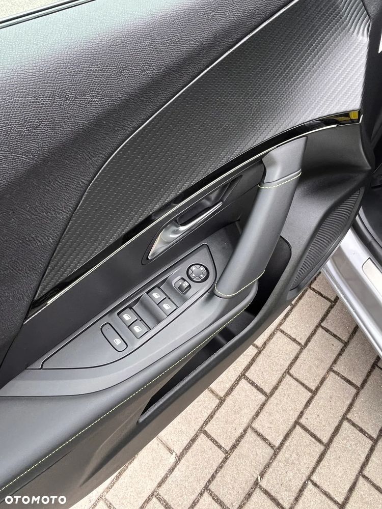 Peugeot 2008 PureTech mHEV GT E-DCS6 - 10