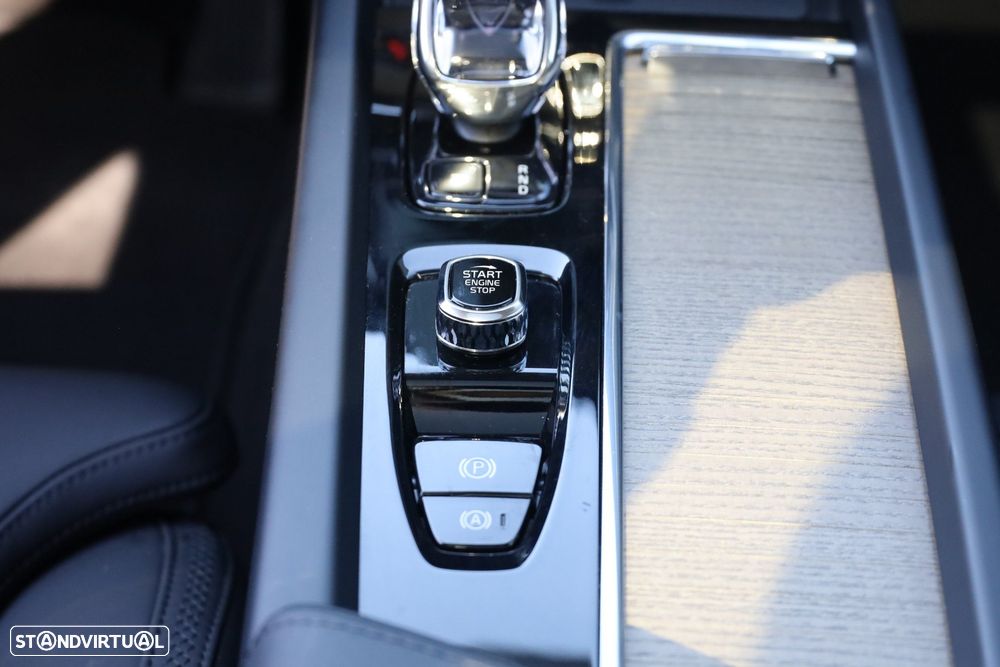 Volvo XC 60 T6 AWD Plus Bright - 25