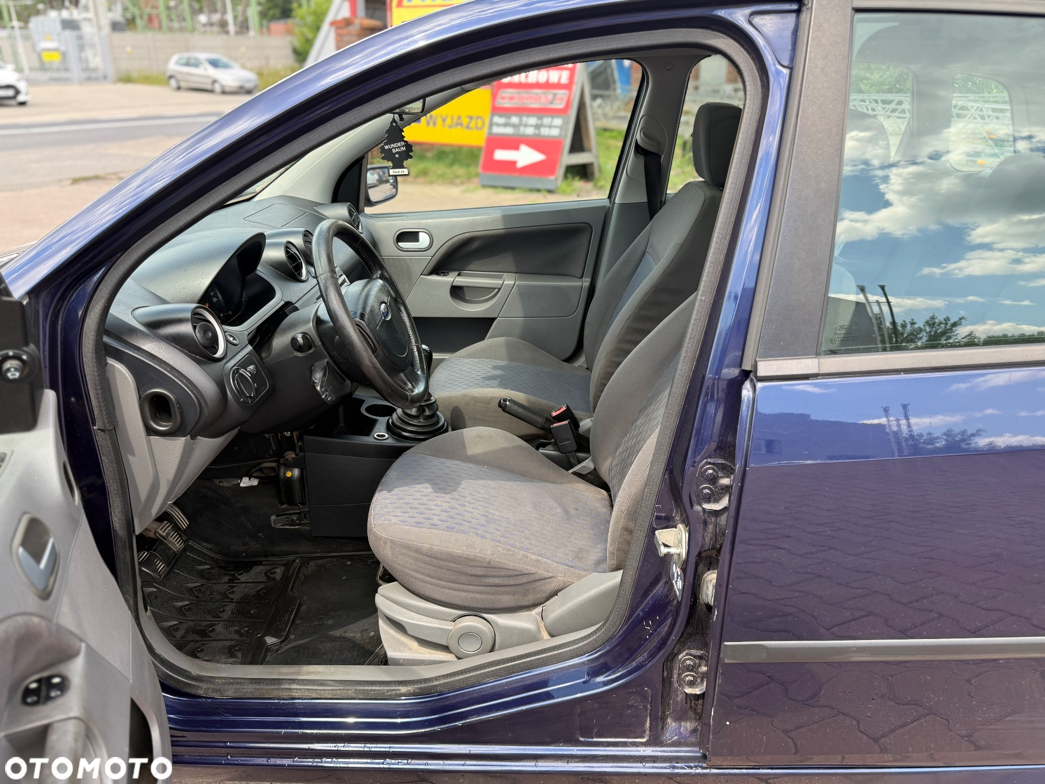 Ford Fiesta 1.6 Ambiente - 12
