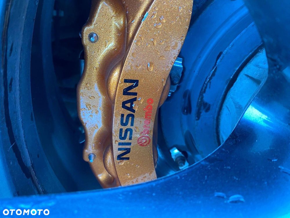 Nissan GT-R - 12