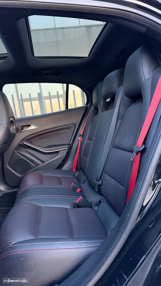 Mercedes-Benz GLA 45 AMG 4Matic 7G-DCT - 11