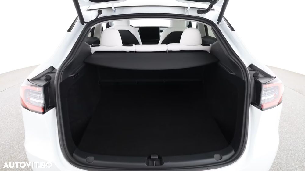 Tesla Model Y - 16