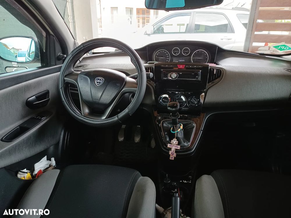 Lancia Ypsilon - 8