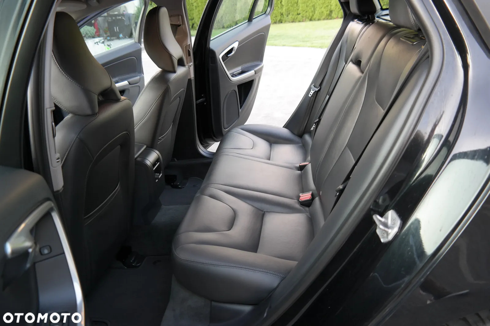 Volvo V60 D4 Drive-E R-Design Momentum - 19
