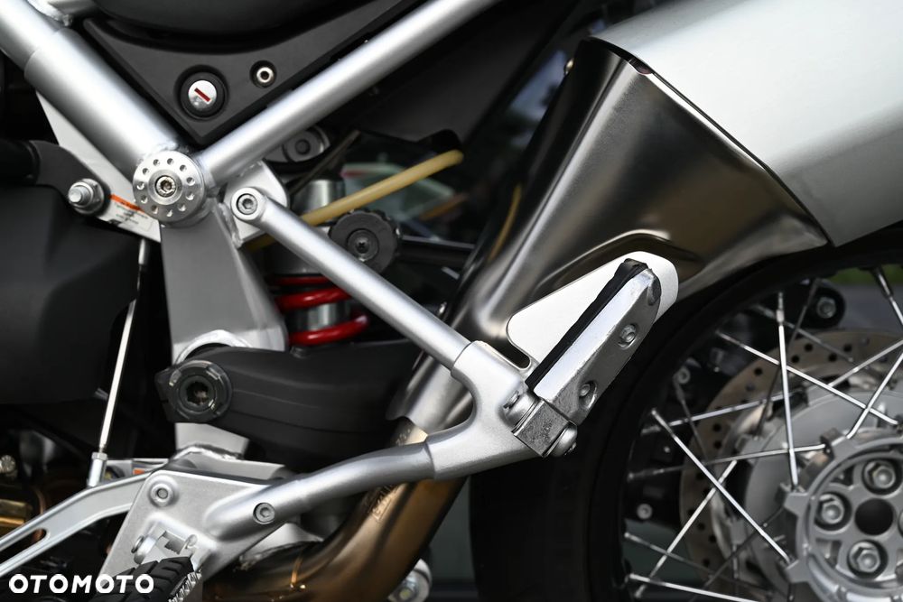 Moto Guzzi Stelvio - 32