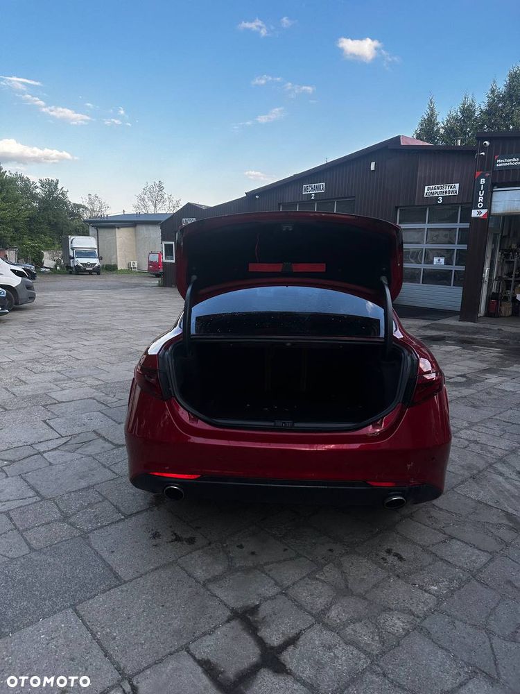 Alfa Romeo Giulia 2.0 Turbo 16V AT8-Q4 Veloce Ti - 12