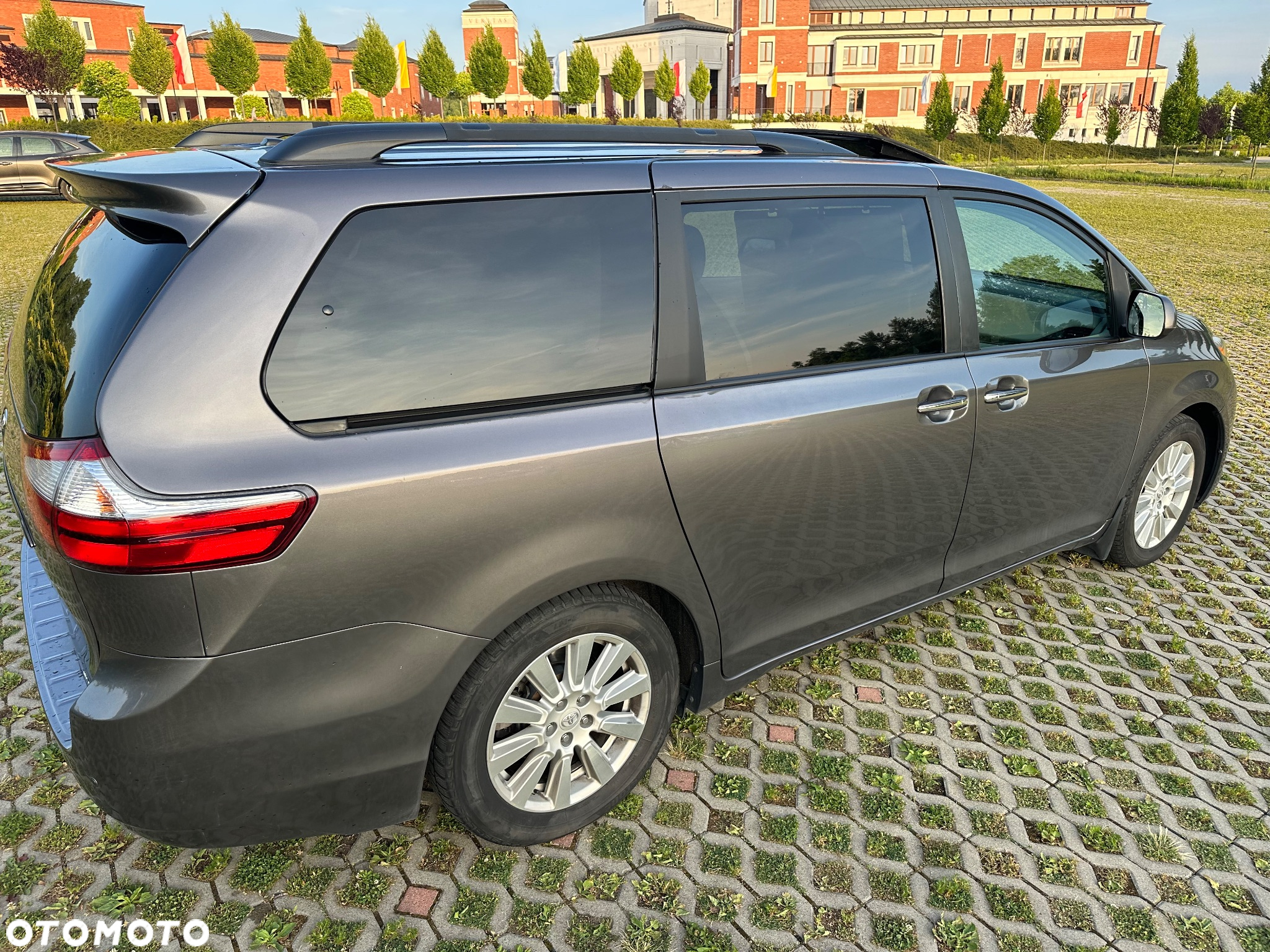 Toyota Sienna 3.5 V6 XLE AWD - 19