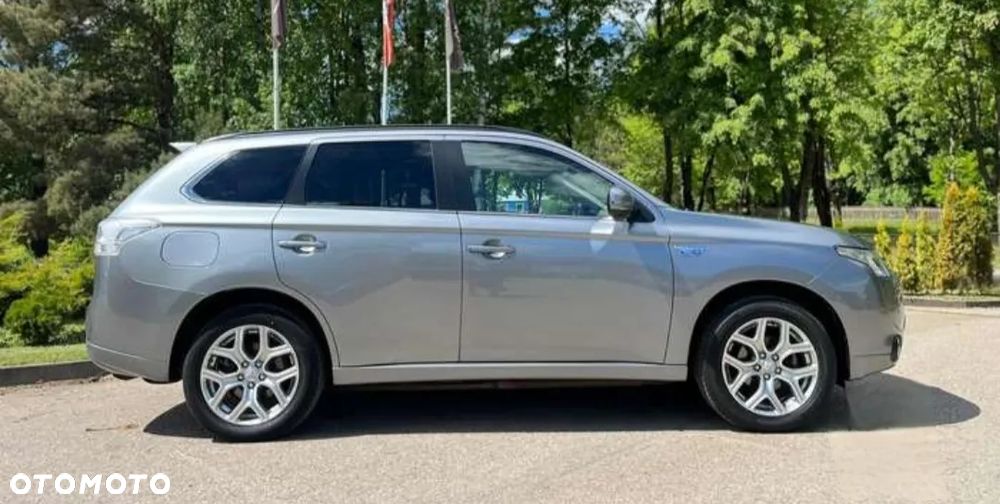 Mitsubishi Outlander 2.0 4WD Top - 13