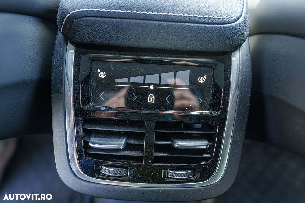 Volvo XC 60 B5 MHEV AT AWD Ultimate Dark - 24