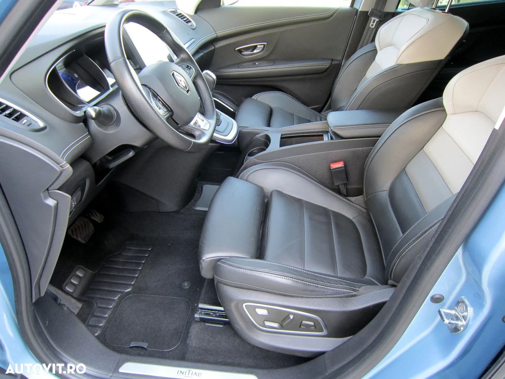 Renault Grand Scenic - 25