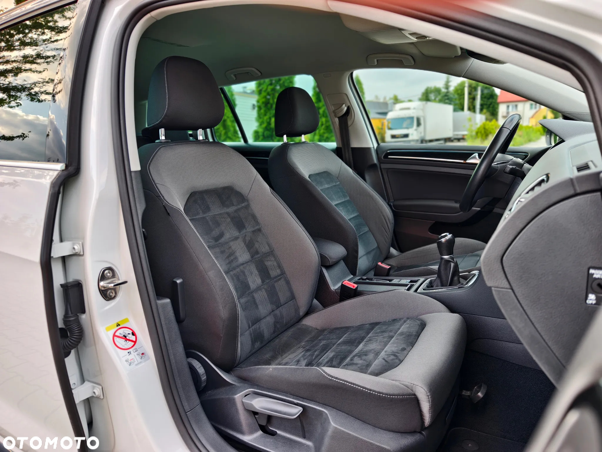 Volkswagen Golf 2.0 TDI SCR Highline - 18