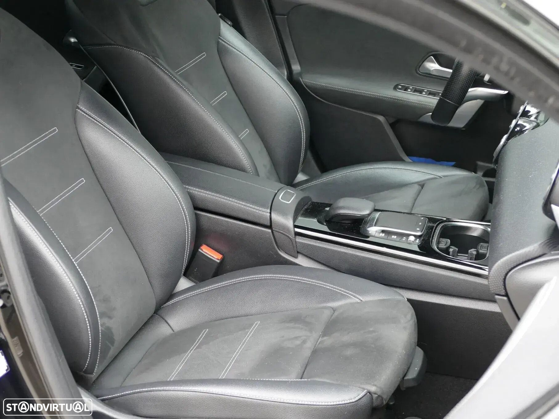 Mercedes-Benz A 250 Limousine e AMG Line - 24