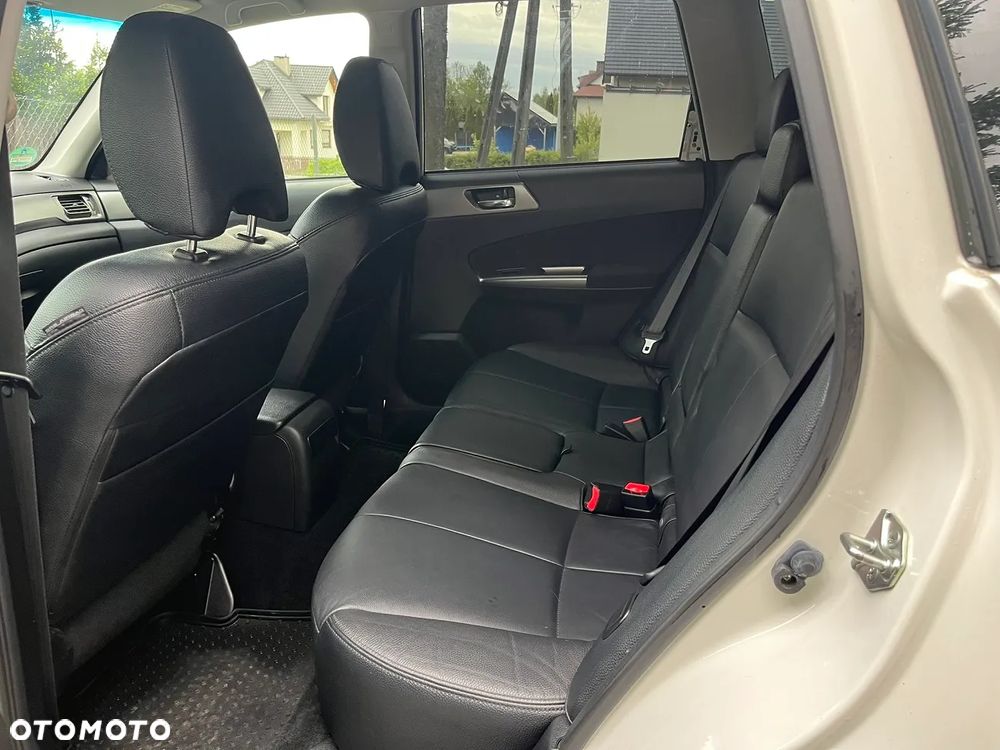 Subaru Forester 2.0i Exclusive - 13