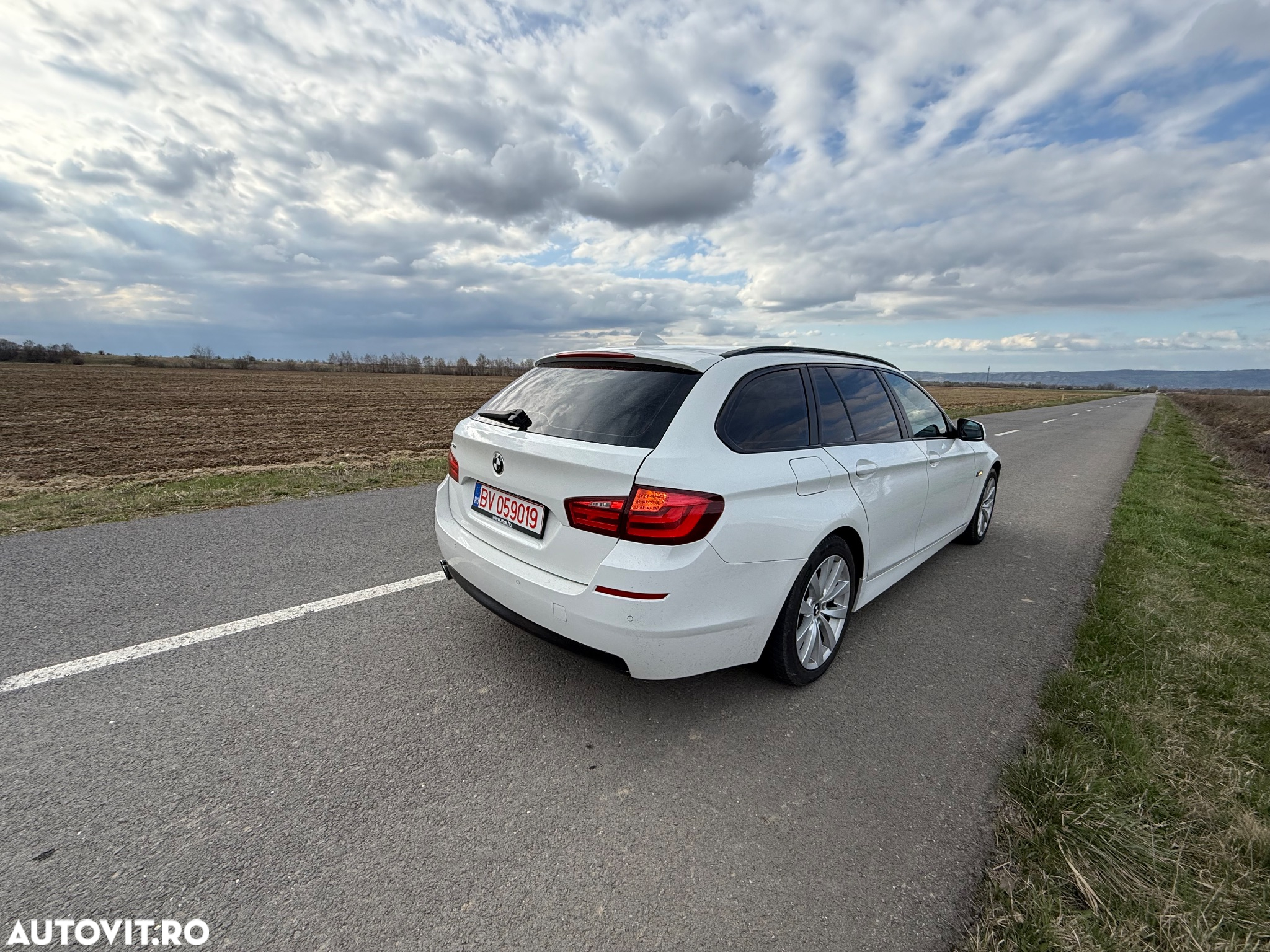 BMW Seria 5 525d xDrive Touring - 3