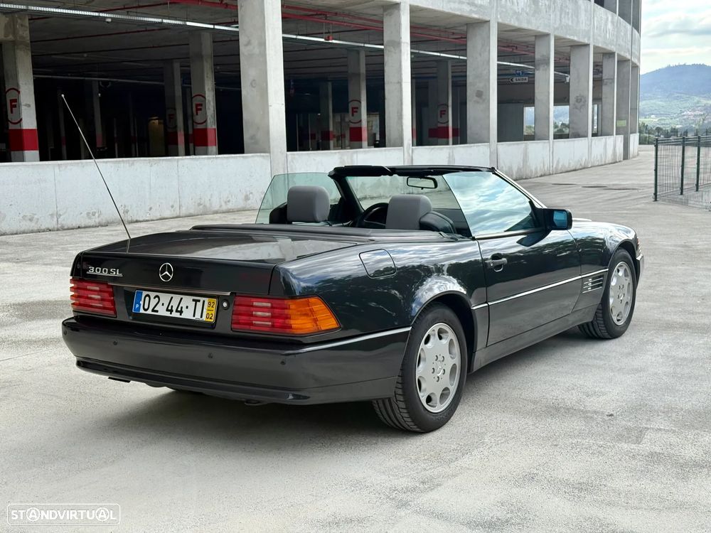 Mercedes-Benz SL 300 - 25