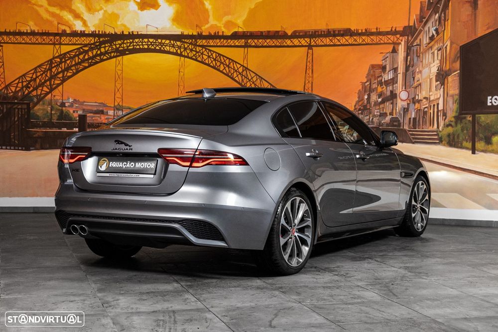 Jaguar XE 2.0 D200 R-Dynamic Black - 4