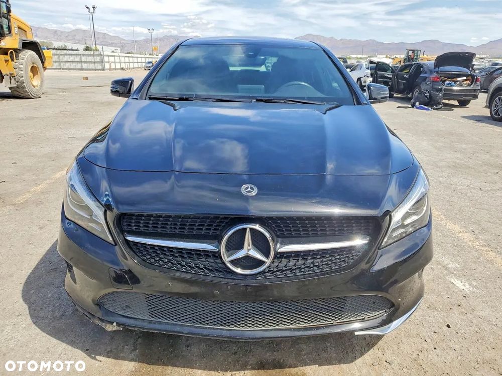 Mercedes-Benz CLA 250 4Matic 7G-DCT - 5