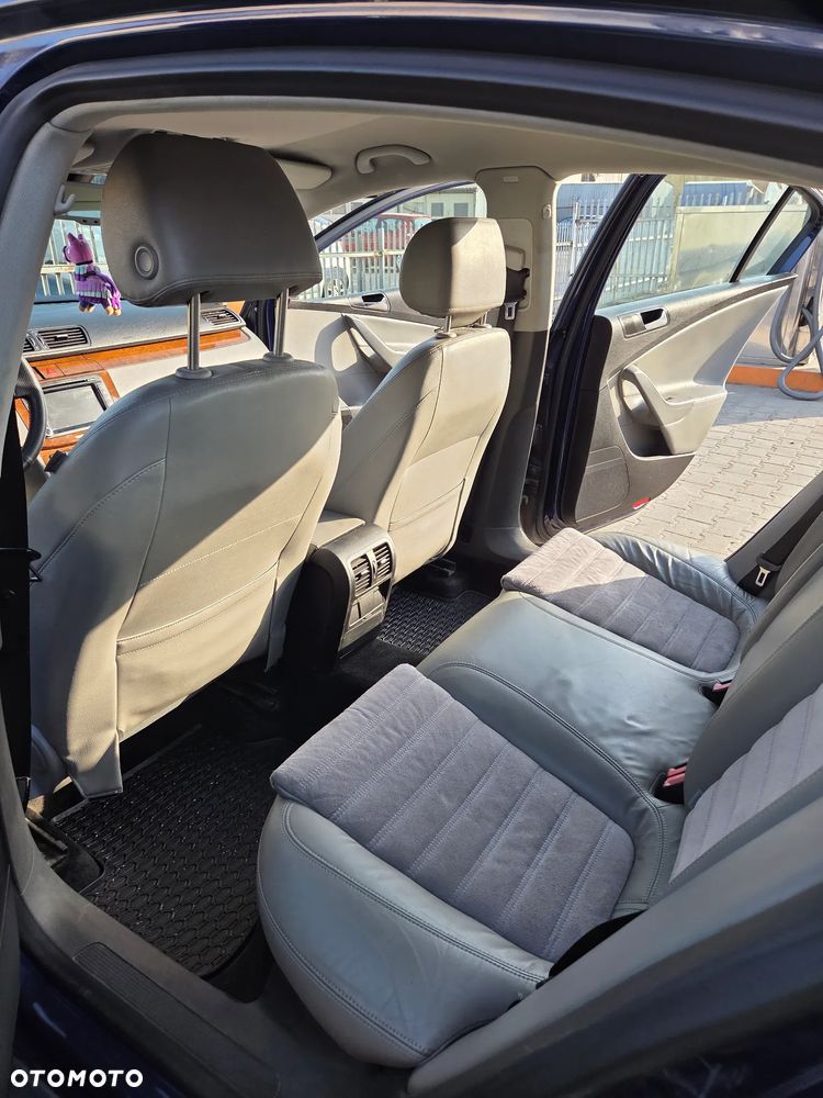 Volkswagen Passat 2.0 TDI Highline - 12