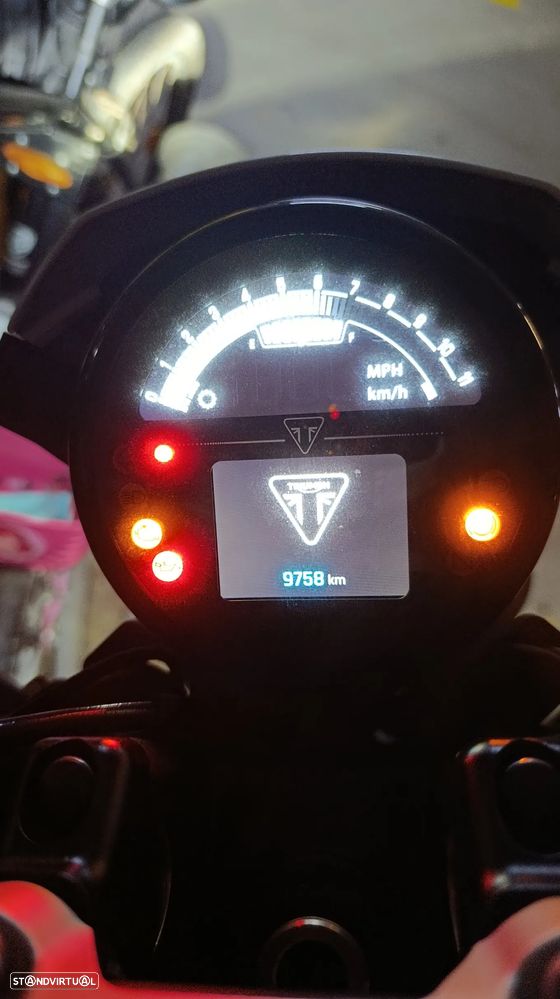 Triumph Trident Triple Tribute - 15