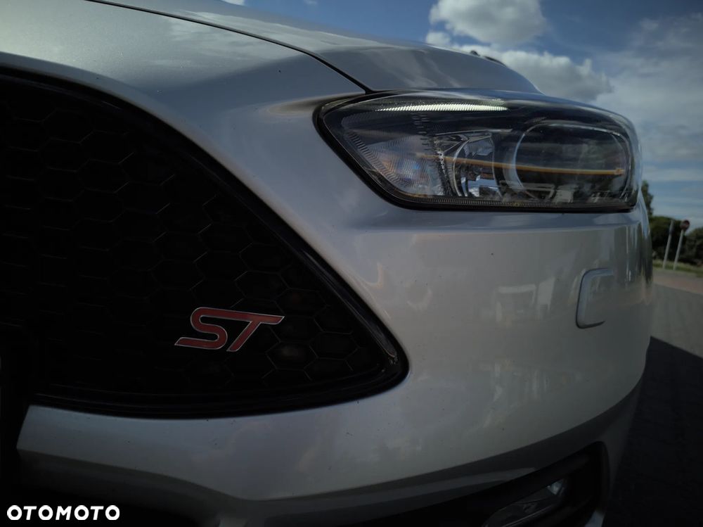 Ford Focus 2.0 TDCi ST - 13