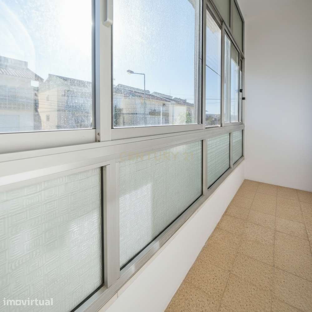 Apartamento T2 com espaço exterior Privativo em Zona Tranquila de Lour - Grande imagem: 5/19