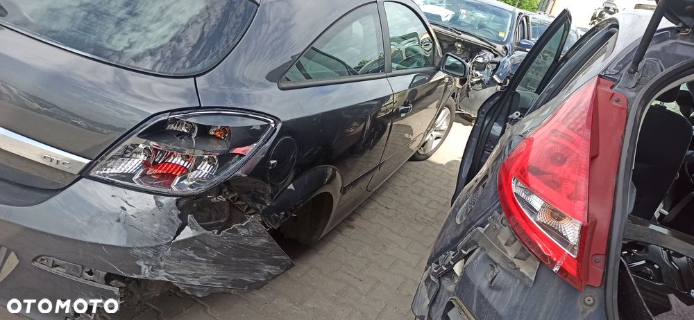 Opel Astra H 3  GTC z silnikiem benzynowym 1,6 16V ozn Z16XER i skrzynią manualną ozn f17 lakier Z177 - 4