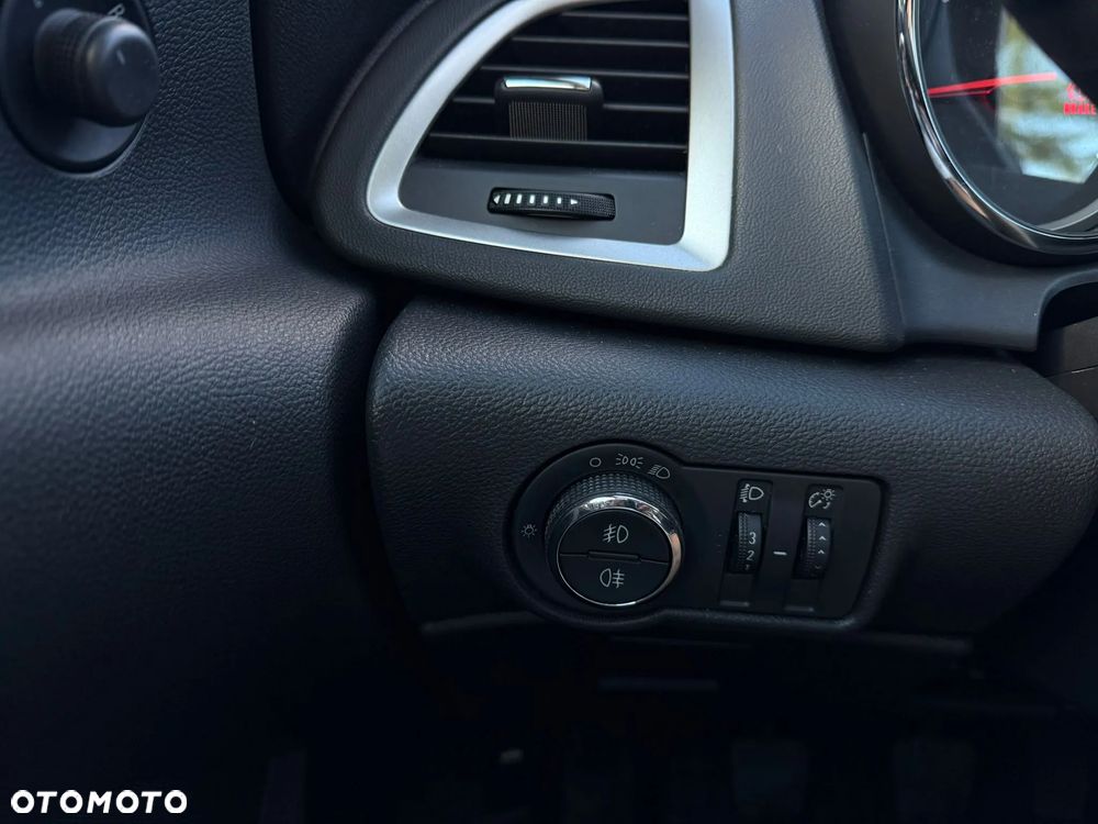 Opel Astra 1.4 Turbo Cosmo - 28