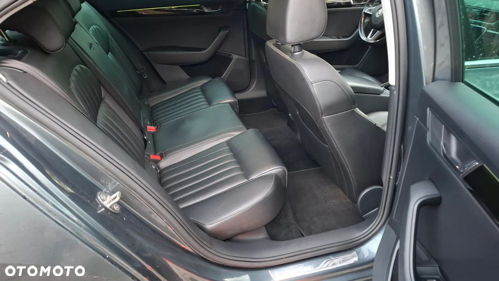 Skoda Superb 2.0 TDI 4x4 L&K DSG - 19