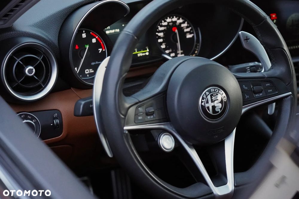 Alfa Romeo Giulia 2.0 Turbo TI Q4 - 27