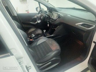 Peugeot 2008 1.2 PureTech Allure - 33