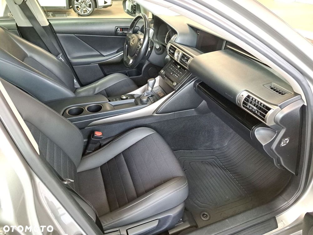 Lexus IS 200t Elite - 12