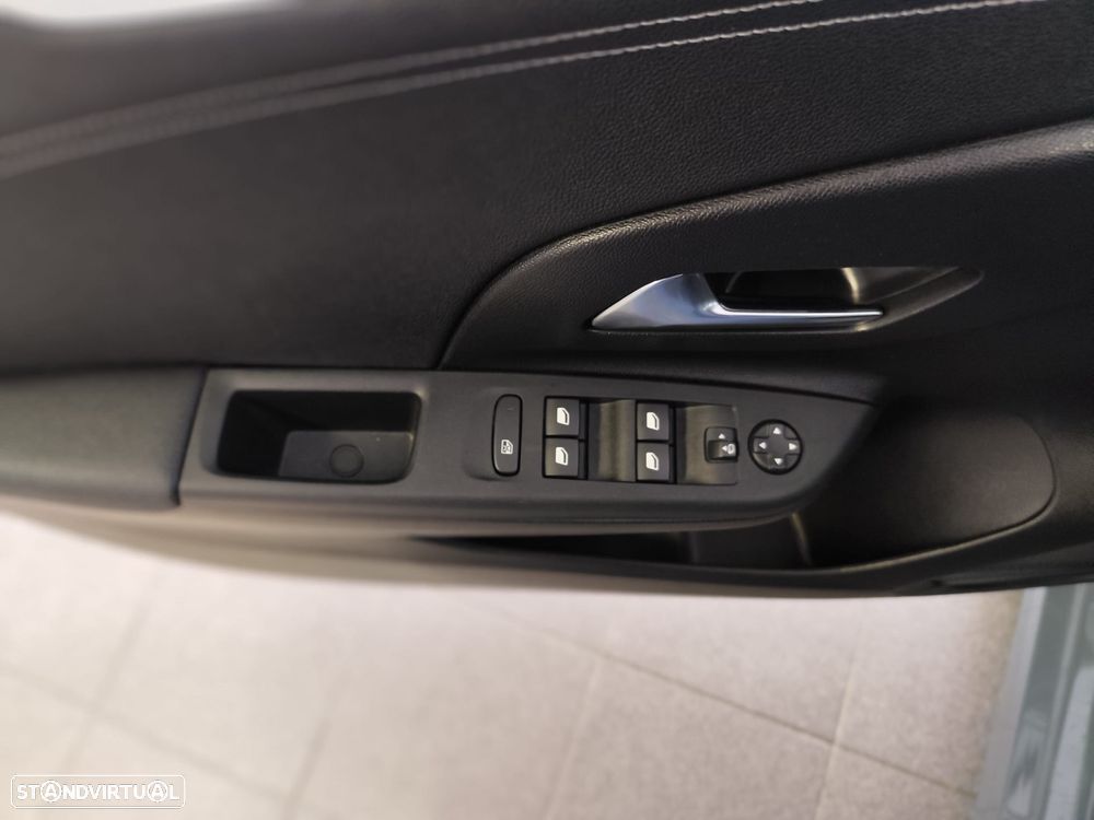 Opel Corsa 1.2 T GS - 21