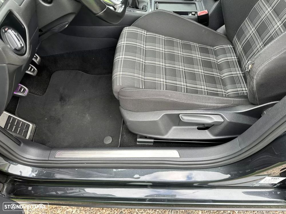 VW Golf 2.0 TDI GTD - 43