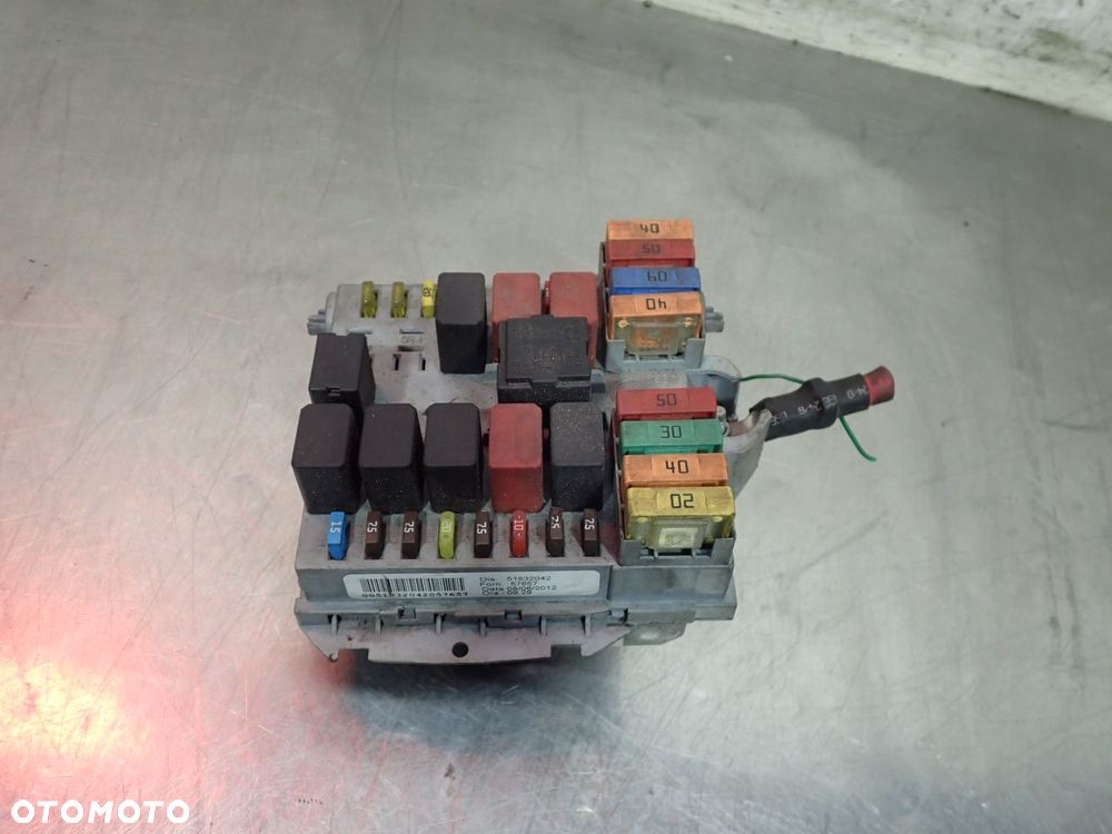 SKRZYNKA BEZPIECZNIKÓW FIAT BRAVO II 51832042 - 1