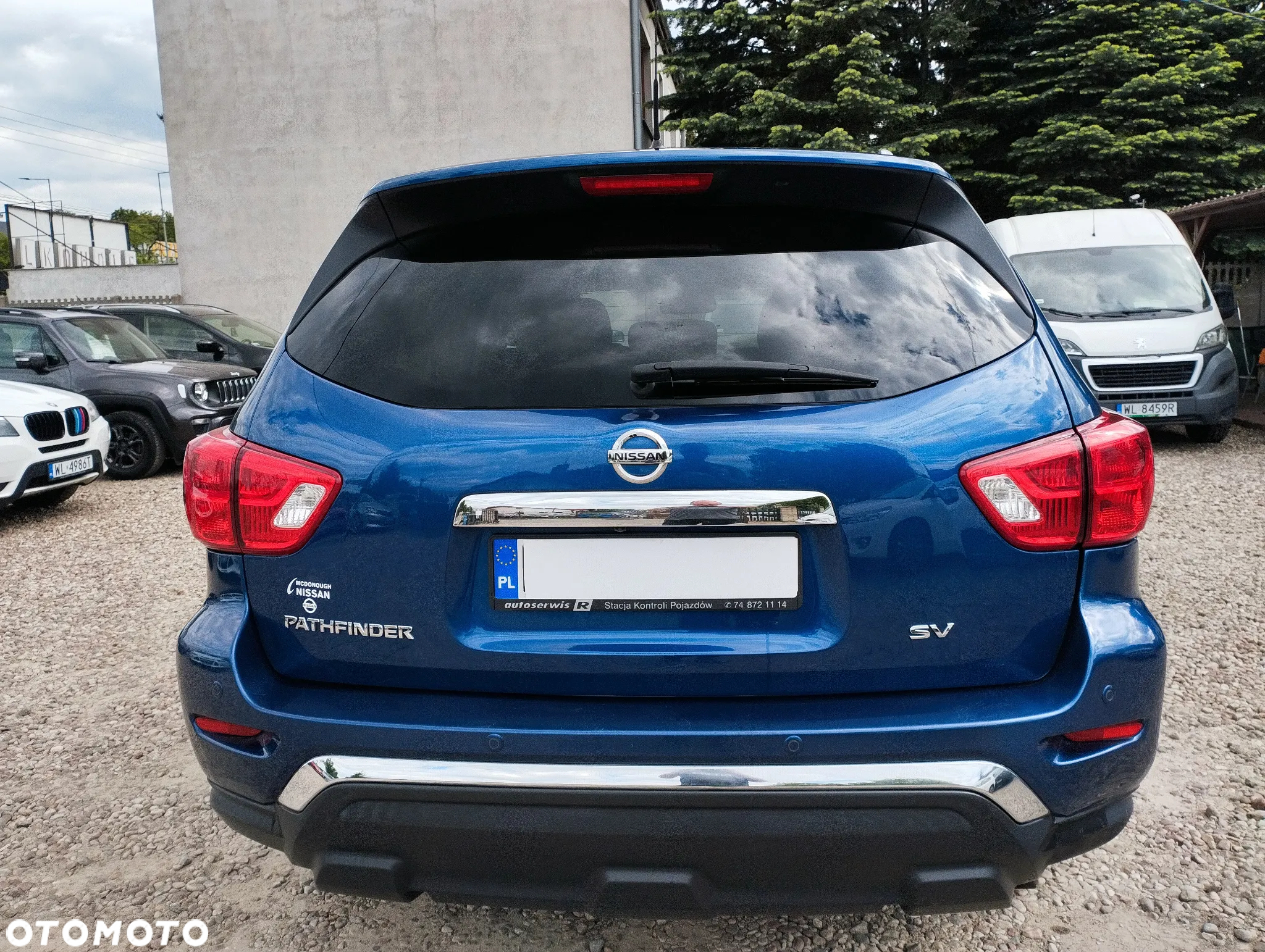 Nissan Pathfinder - 25