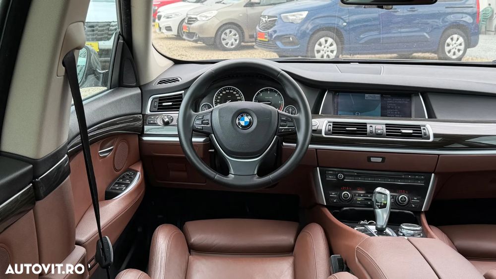 BMW Seria 5 520d Aut. Luxury Line - 9