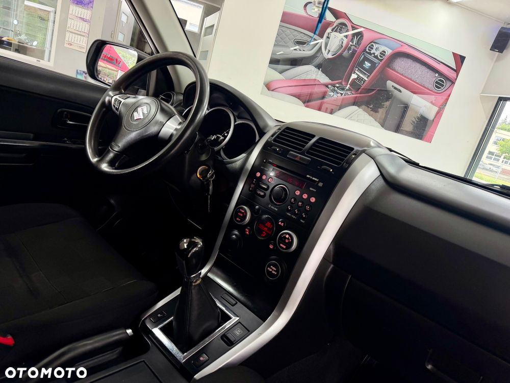 Suzuki Grand Vitara 1.6 Black&White - 25
