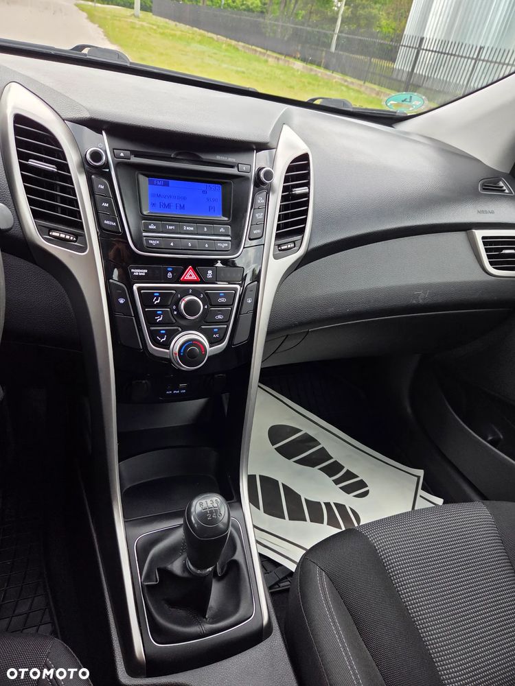 Hyundai i30 blue 1.6 CRDi Trend - 23