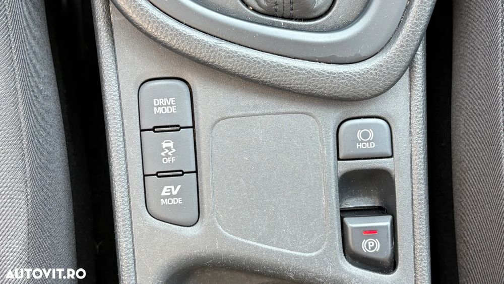 Toyota Yaris 1.5 VVT-i HSD Active - 18