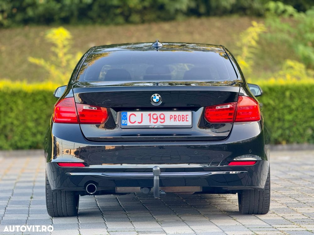 BMW Seria 3 320i Aut. - 28