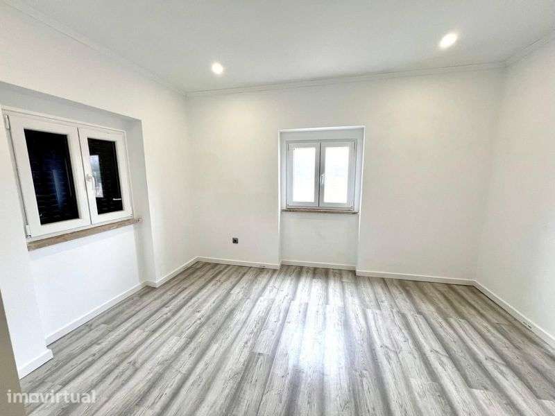 Alugo T2 em Belas - Grande imagem: 2/8