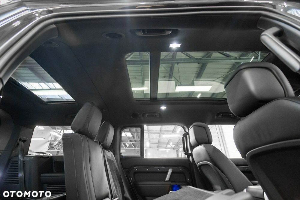 Land Rover Defender - 24