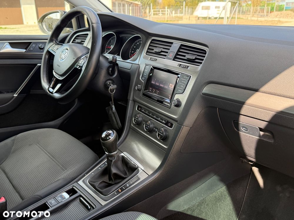 Volkswagen Golf 1.6 TDI DPF Style - 29