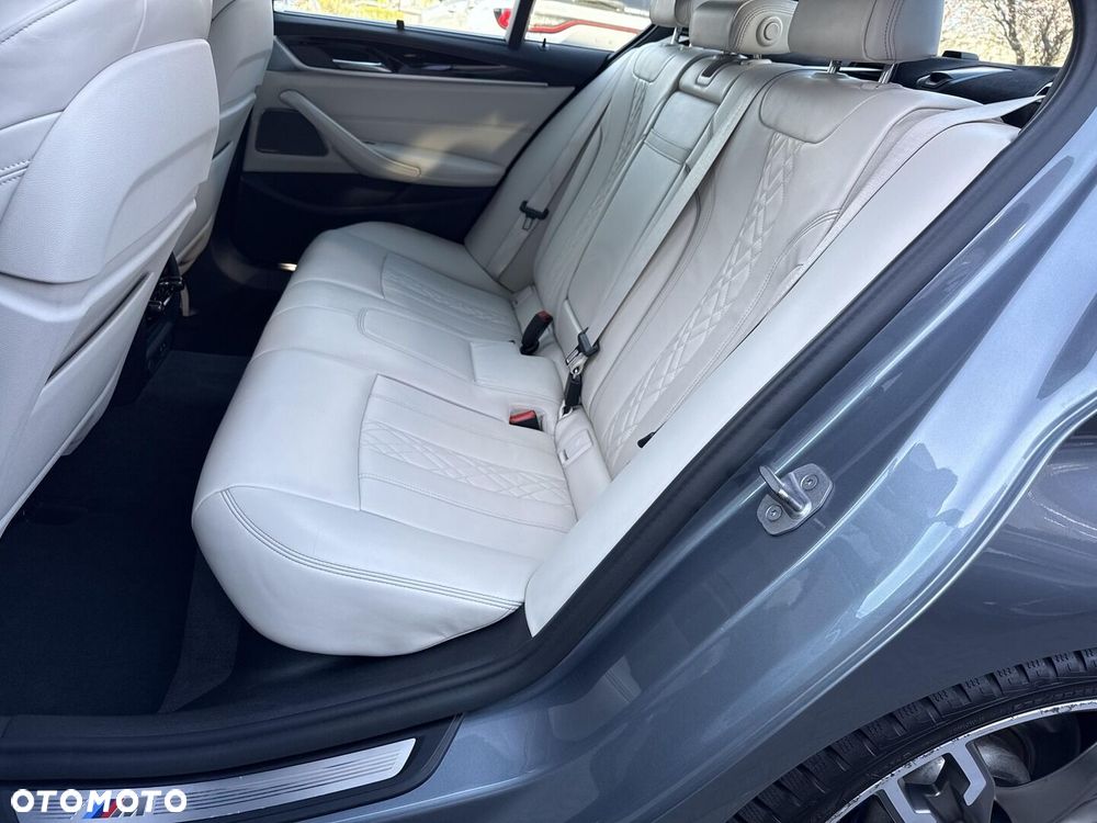 BMW Seria 5 M550i xDrive - 15