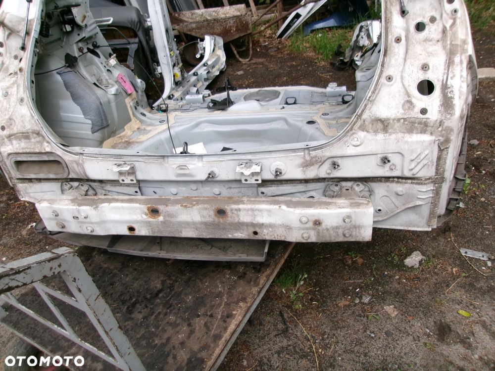 PAS TYLNY TOYOTA AURIS II  HB - 1